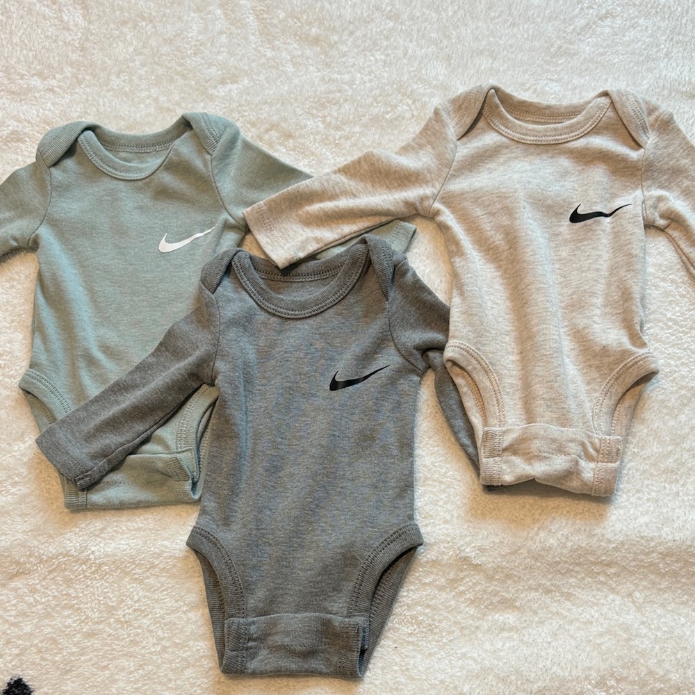 Nike Infant Bodysuit Trio - Sage, Charcoal, Beige